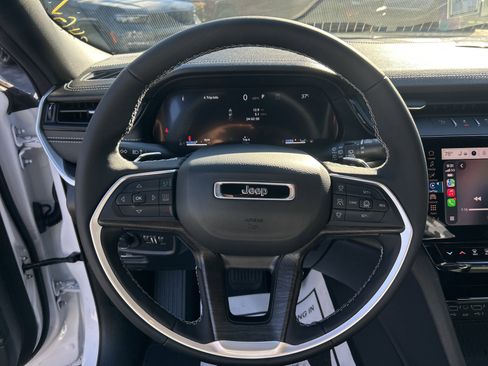 New 2026 Jeep Grand Cherokee Altitude image 19