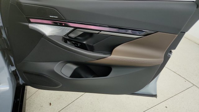 Used 2026 BMW i5 eDrive40 RWD image 39
