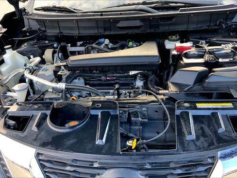 Used 2018 Nissan Rogue S AWD/4WD image 32