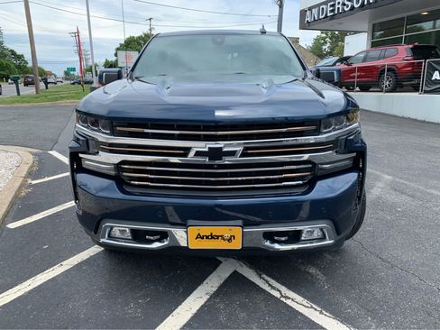 Used 2019 Chevrolet Silverado 1500 High Country w/ Technology Package AWD/4WD image 2