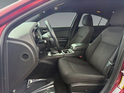 Used 2017 Dodge Charger SE RWD image 12