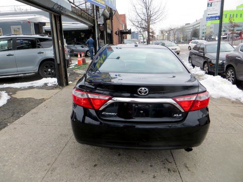 Used 2016 Toyota Camry XLE image 25