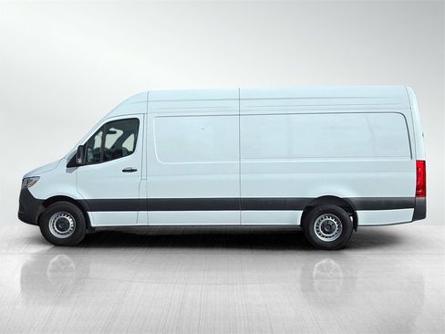 Used 2025 Mercedes-Benz Sprinter 2500 image 7