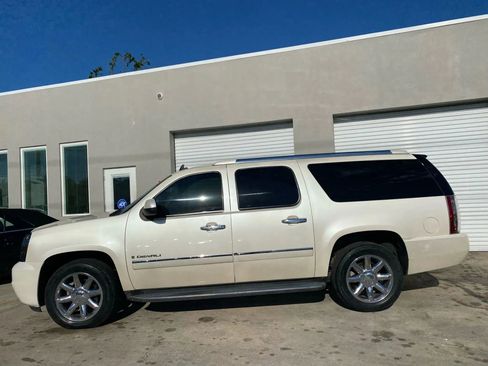 Used 2009 GMC Yukon XL Denali image 5
