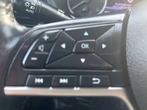 Used 2020 Nissan Sentra SV image 11