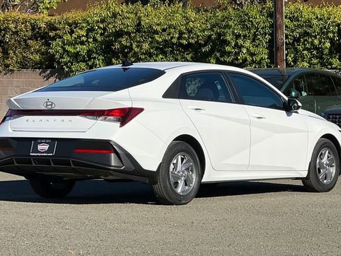 New 2026 Hyundai Elantra SE image 6