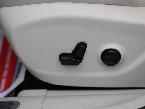 Used 2019 Jeep Cherokee Limited AWD/4WD image 19