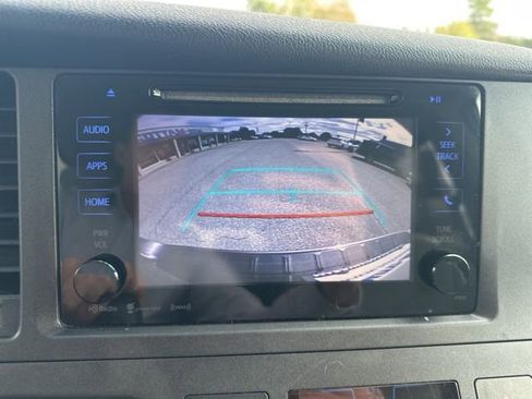 Used 2017 Toyota Sienna LE image 28