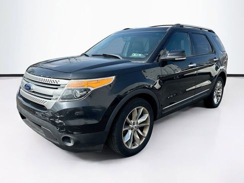 Used 2013 Ford Explorer XLT image 3