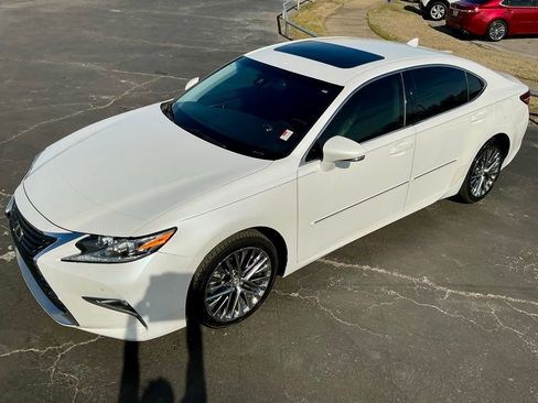 Used 2016 Lexus ES 350 350 w/ Luxury Package w/Wood Trim image 5