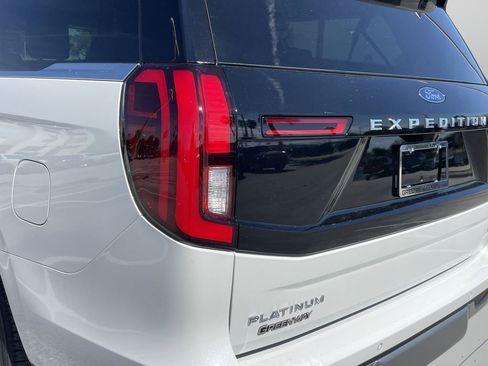 New 2026 Ford Expedition Max Platinum image 7