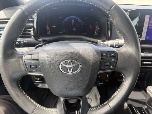 Used 2025 Toyota Camry SE FWD image 23