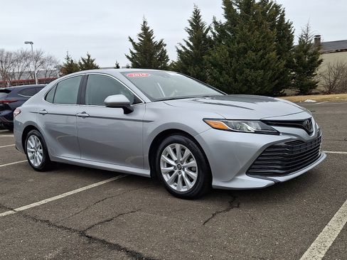 Used 2019 Toyota Camry LE image 1