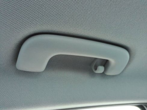 Used 2023 Hyundai Elantra Limited image 31