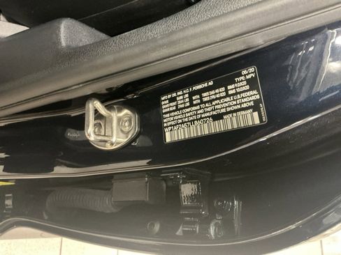 Used 2020 Porsche Macan Turbo image 39