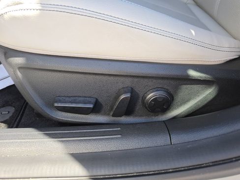 Used 2025 Genesis G70 2.5T RWD image 22