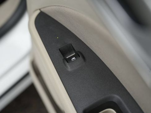 Used 2018 Ford Fusion SE FWD image 39