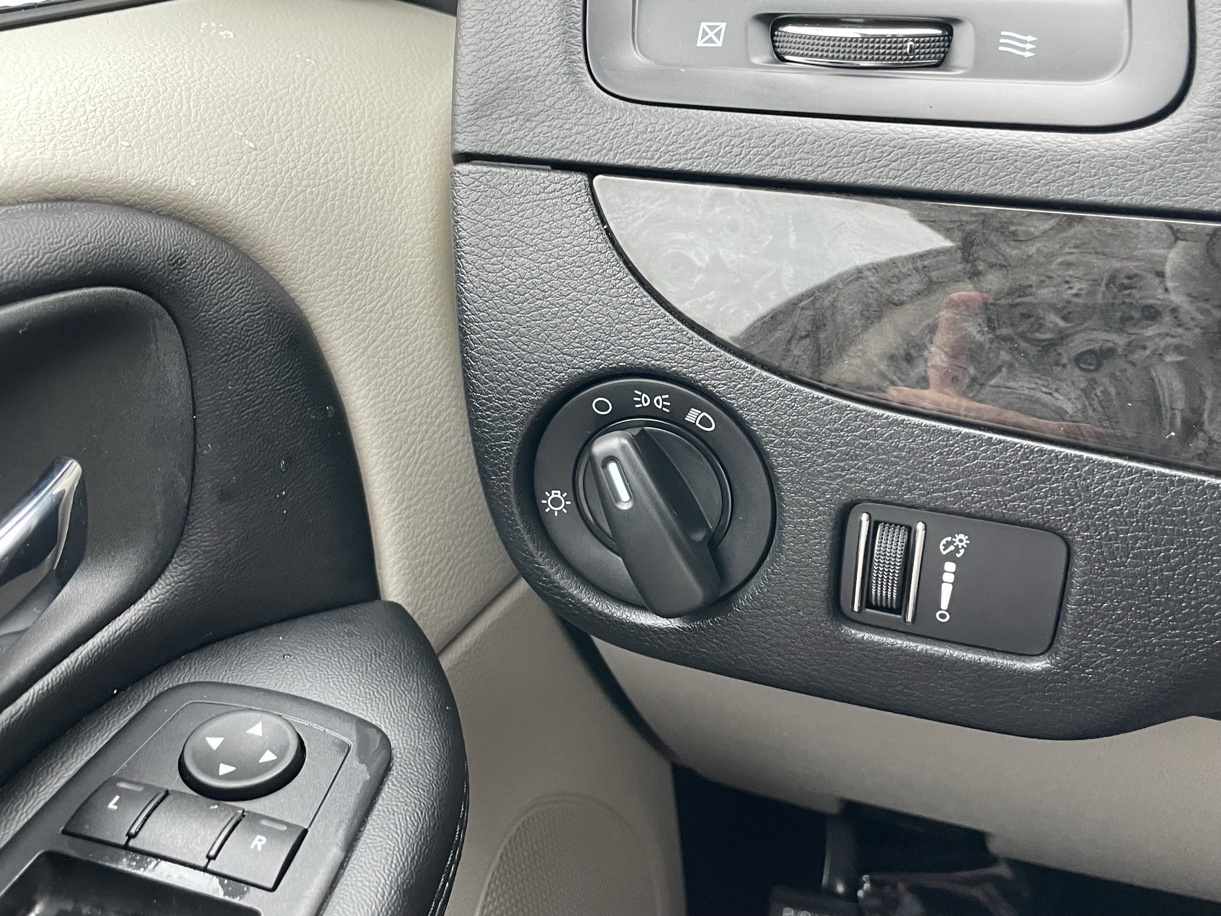 Used 2020 Dodge Grand Caravan SE FWD image 14