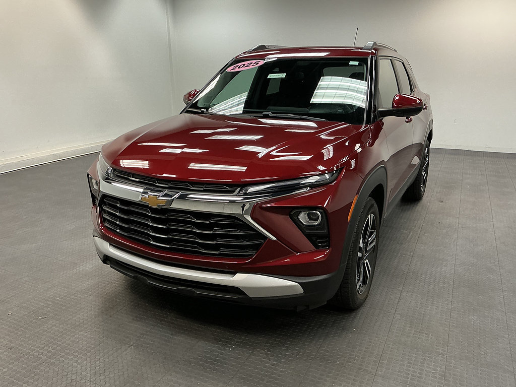 Used 2025 Chevrolet TrailBlazer LT w/ LT Cold Weather Package FWD image 1