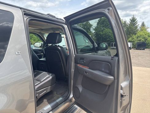 Used 2007 Chevrolet Suburban LT w/ LT Preferred Equipment Group AWD/4WD image 15