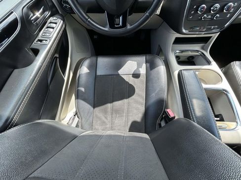 Used 2019 Dodge Grand Caravan SXT FWD image 14