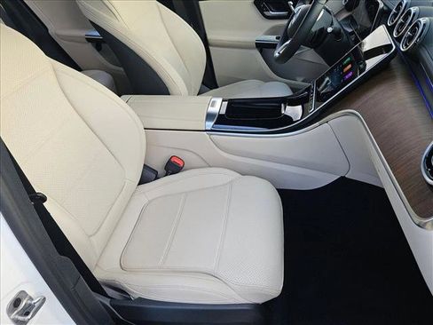 Used 2025 Mercedes-Benz GLC 300 image 19