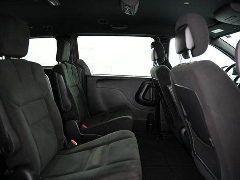 Used 2015 Dodge Grand Caravan SE image 34