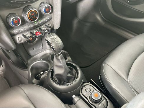 Used 2019 MINI Cooper 4-Door Hardtop image 22