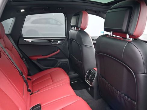 Certified 2026 Porsche Macan image 7