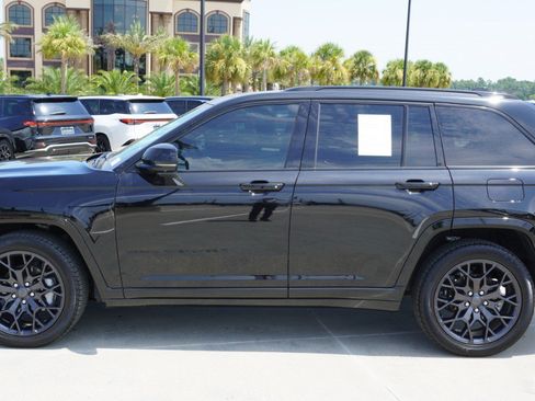 Used 2025 Jeep Grand Cherokee Summit AWD/4WD image 5