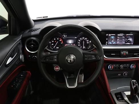 Used 2020 Alfa Romeo Stelvio Ti Sport w/ Quick Order Package 22S Sport AWD/4WD image 12