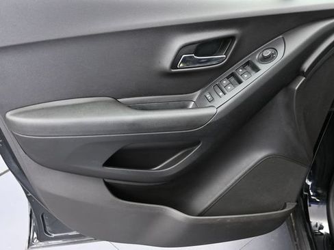 Used 2017 Chevrolet Trax LS FWD image 24