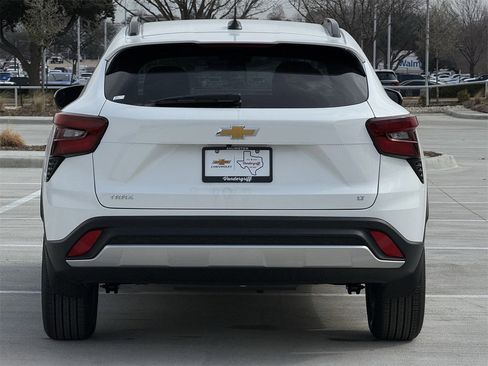 New 2026 Chevrolet Trax LT w/ Sunroof Package image 5
