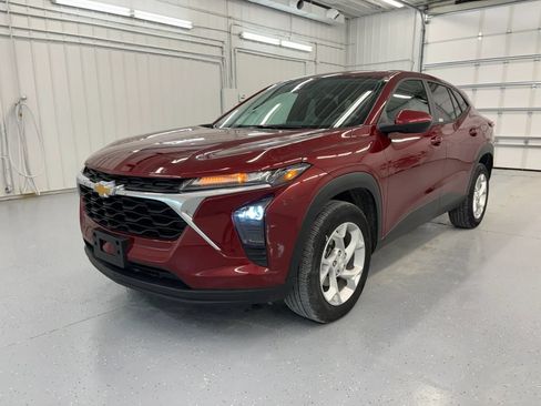 Used 2024 Chevrolet Trax LS w/ LS Convenience Package FWD image 10