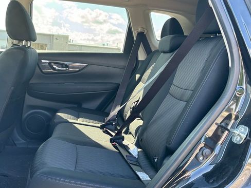 Used 2018 Nissan Rogue SV w/ Premium Package FWD image 8