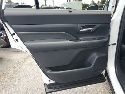 Used 2024 Toyota Grand Highlander image 10