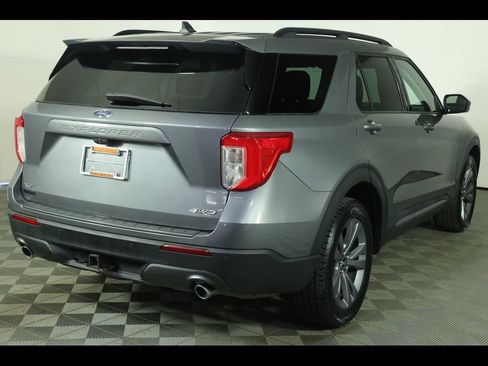 Used 2022 Ford Explorer XLT w/ Equipment Group 202A AWD/4WD image 16