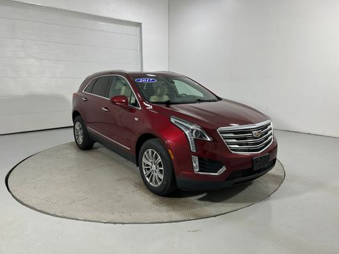 Used 2017 Cadillac XT5 Luxury w/ Driver Awareness Package AWD/4WD image 3