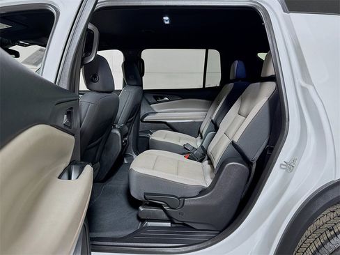 Certified 2025 Chevrolet Traverse LT image 22