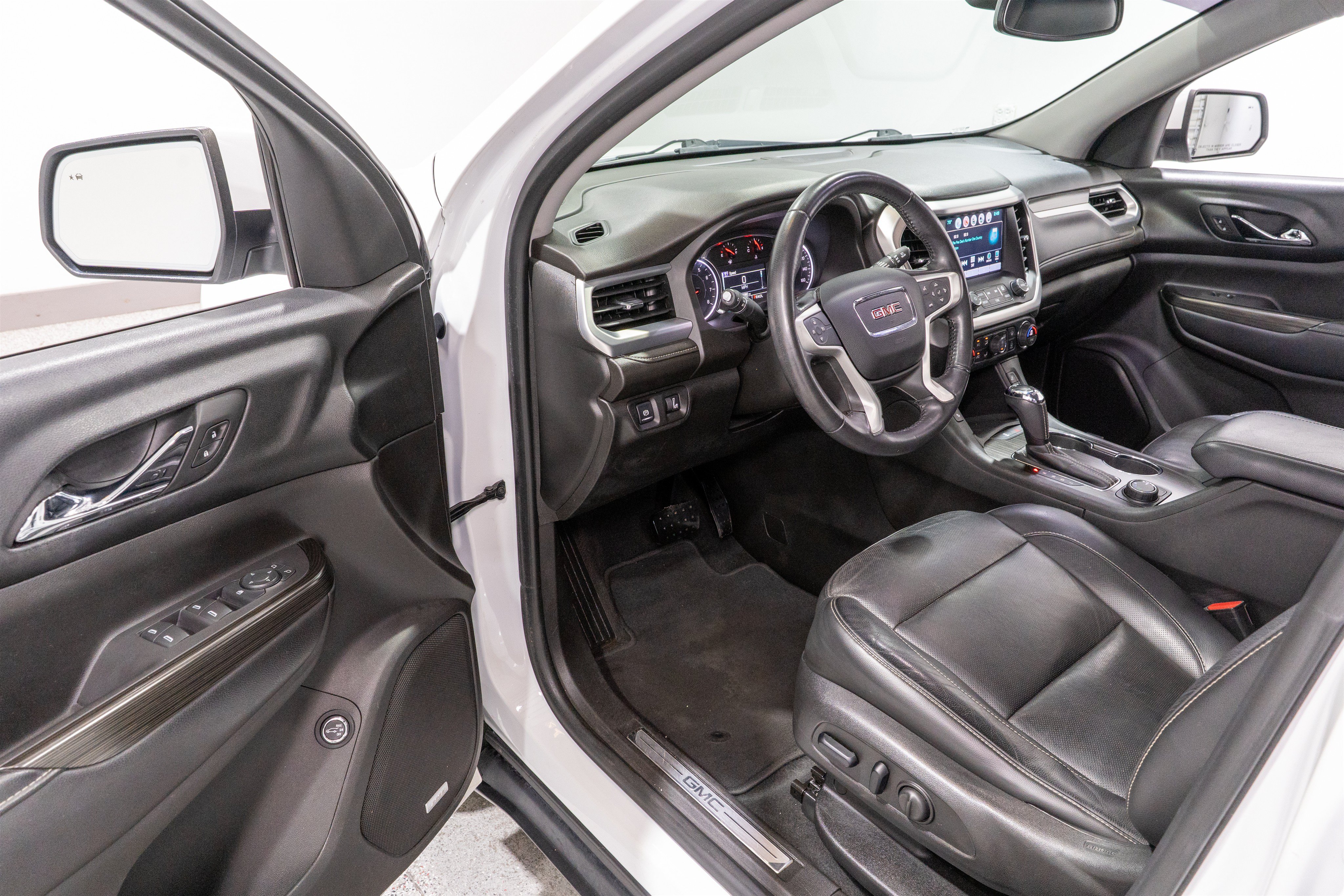 Used 2018 GMC Acadia SLT FWD image 11
