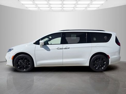 Used 2022 Chrysler Pacifica Limited w/ S Appearance Package AWD/4WD image 10