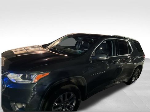 Used 2021 Chevrolet Traverse LT image 2