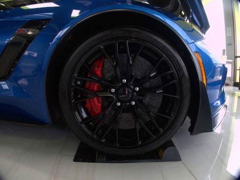 Used 2016 Chevrolet Corvette Z06 w/ 3LZ Preferred Equipment Group RWD image 33