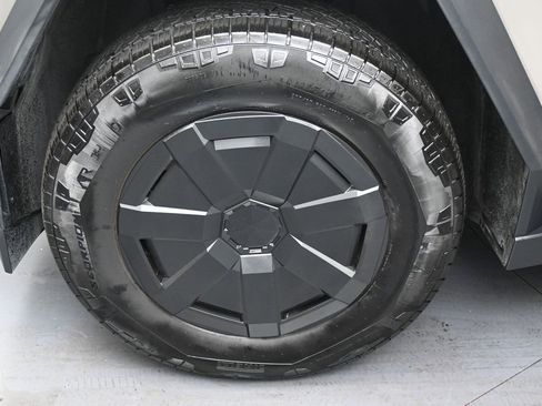 Used 2024 Tesla Cybertruck AWD Crew Cab image 37