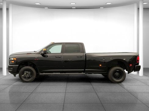 New 2026 RAM 3500 Tradesman AWD/4WD image 4