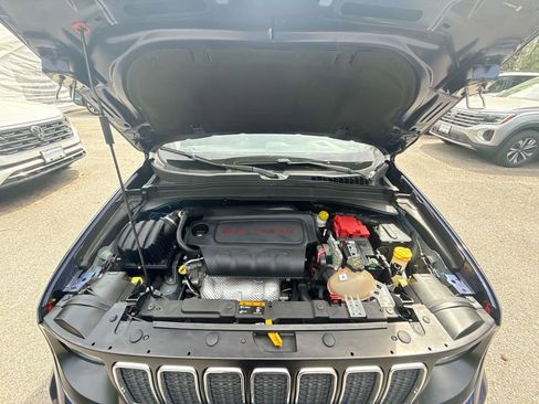 Used 2020 Jeep Renegade Latitude w/ Cold Weather Group AWD/4WD image 18