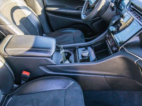 Used 2024 Jeep Grand Cherokee Altitude image 16