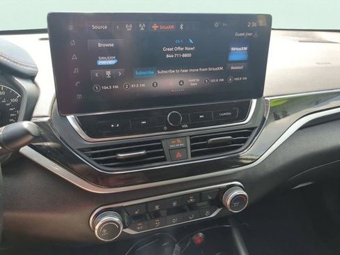 Used 2023 Nissan Altima 2.5 SR w/ SR Premium Package FWD image 19