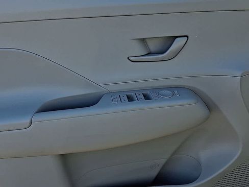 New 2026 Hyundai Kona SE FWD image 11