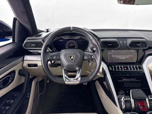 Used 2021 Lamborghini Urus AWD/4WD image 25